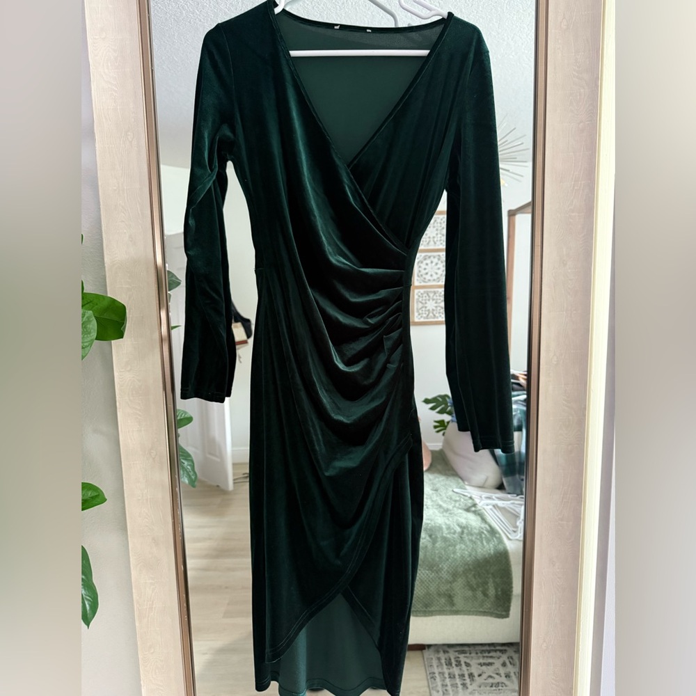 Velvet emerald green long sleeve dress